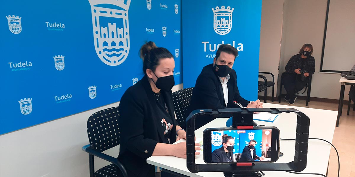 Irune García y Alejandro Toquero en la comparecencia ante la prensa