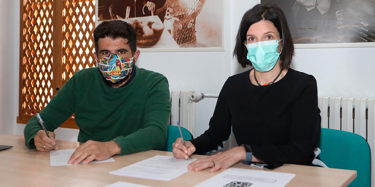 Durante la firma del convenio