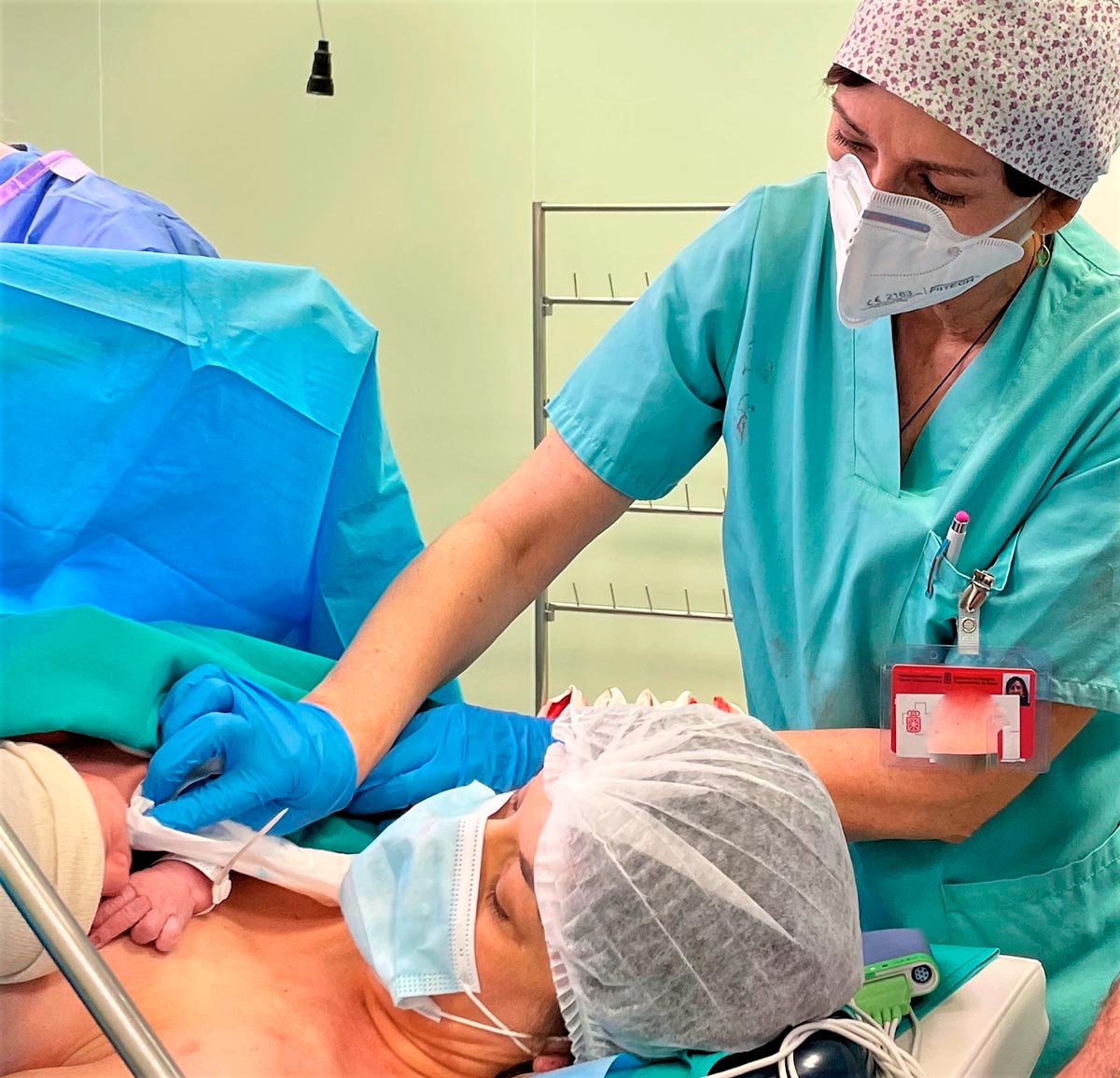 La técnica “Piel con piel” se aplica en el hospital Reina Sofía de Tudela desde 2007 en partos vaginales con resultados satisfactorios para familias y profesionales