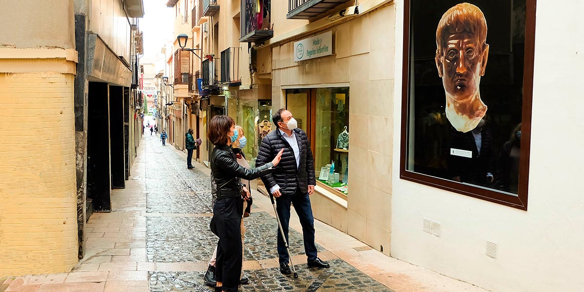 Los escaparates de Tarazona han rememorando la historia más antigua de la ciudad con Augusto