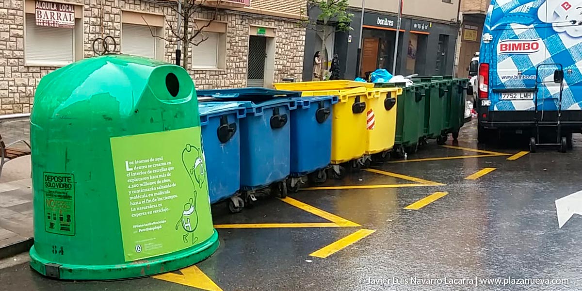 Contenedor de vidrio en la intersección-de-calle-Eza-con-Juan-Antonio-Fernández