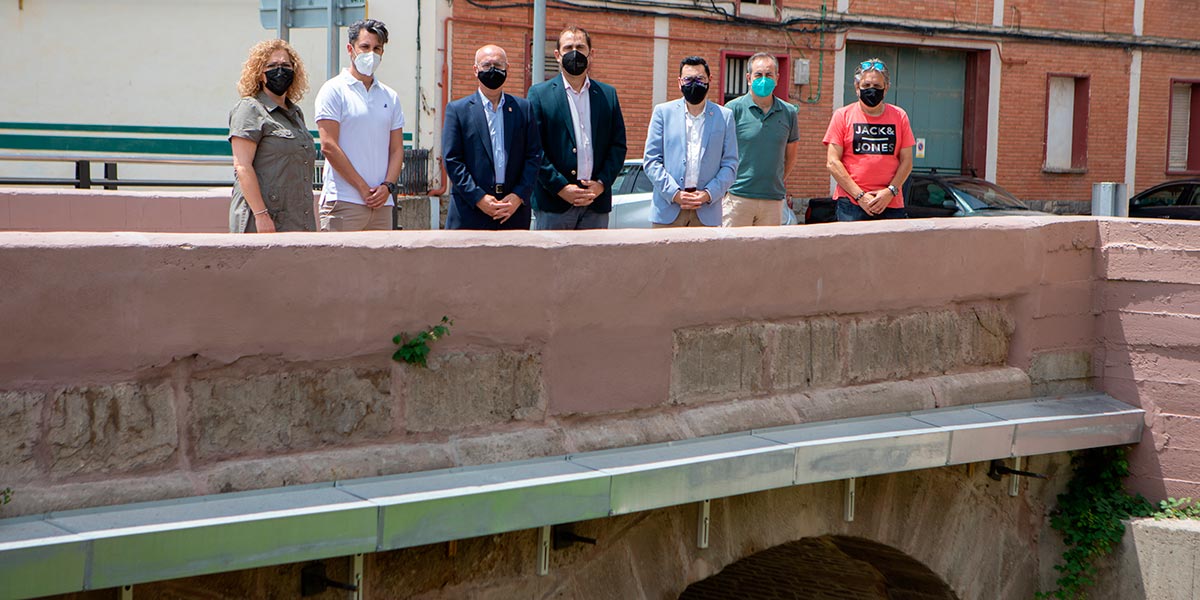 Las autoridades sobre el puente renovado