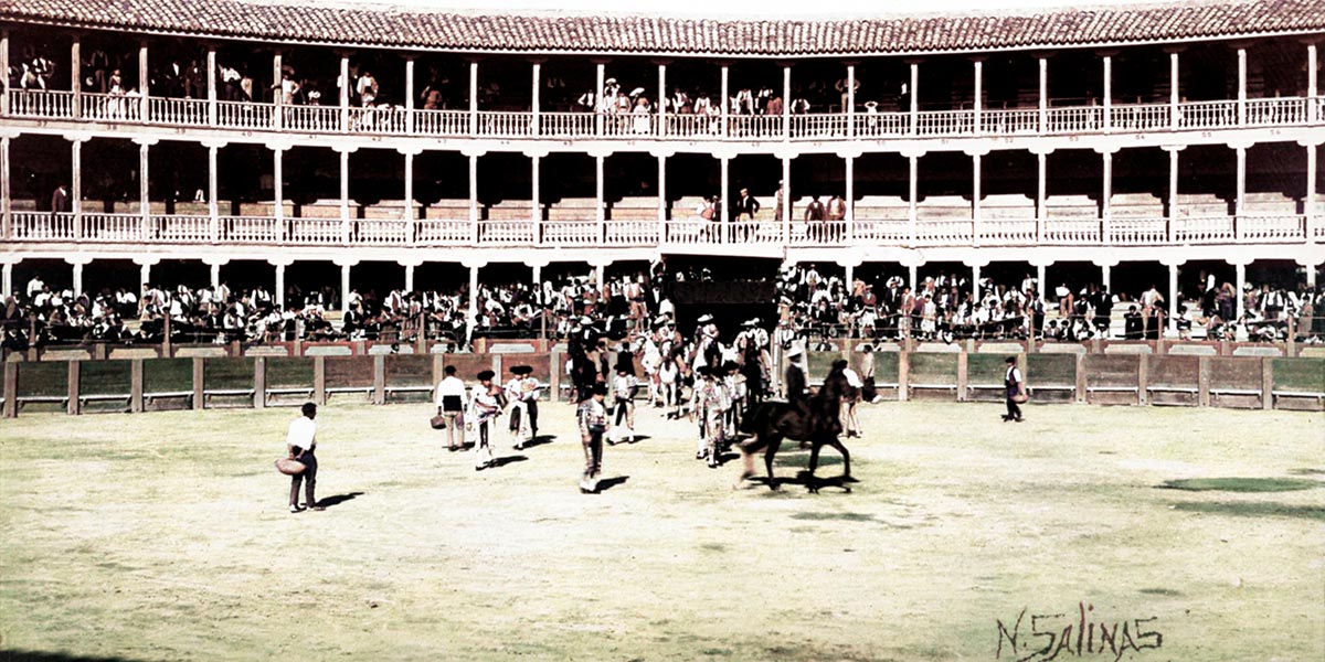 Corrida de toros en la plaza de toros del Paseo de Invierno día 26 de julio de 1901 (Fotografía Nicolás Salinas)