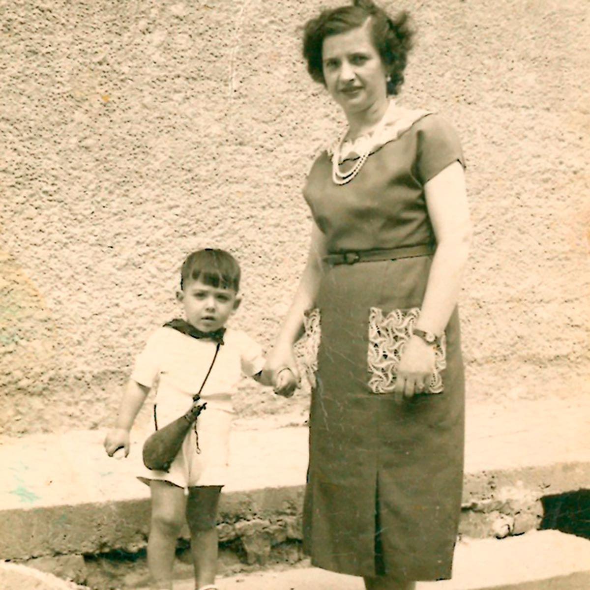 Mercedes Barricarte y su hijo José Miguel, en Fiestas de Tudela