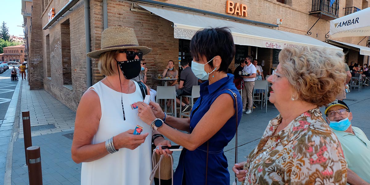 Se han repartido pegatinas para camisetas con el objetivo de que ningún turiasonense olvide que la responsabilidad es de todos