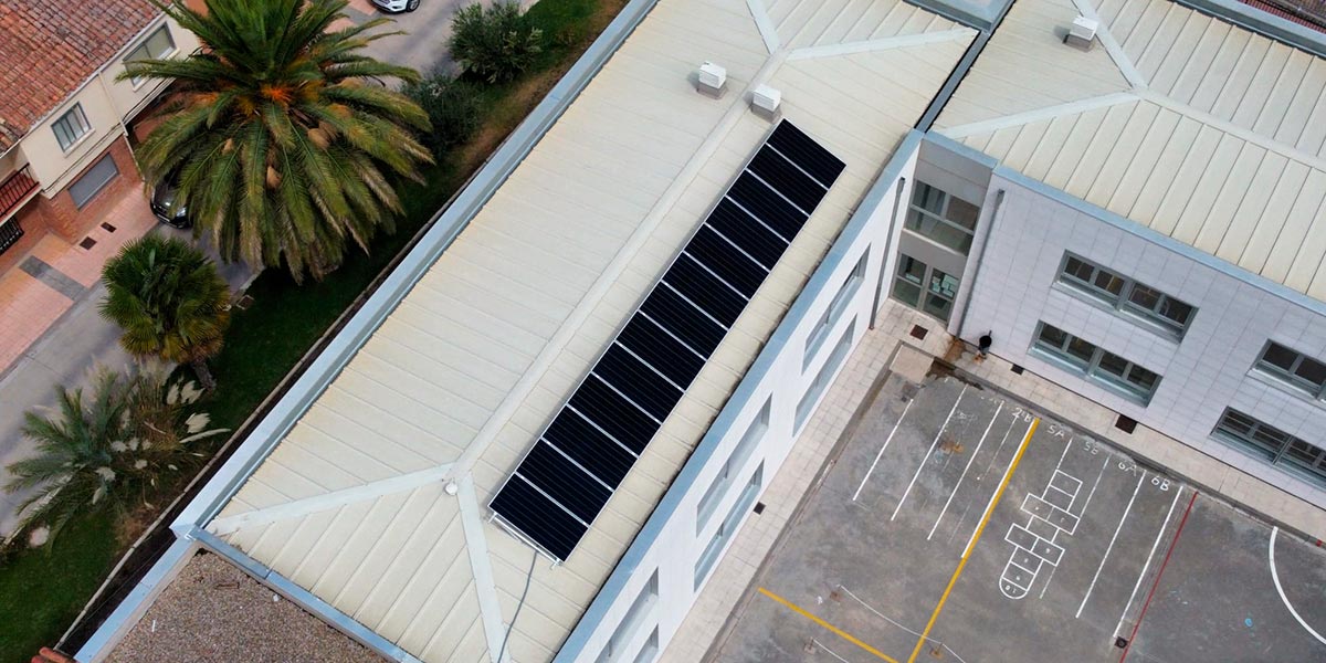 Vistas aéreas de las placas solares instaladas 2