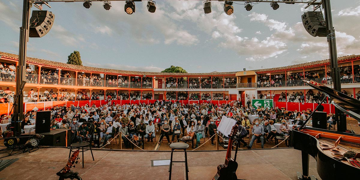 El público de Fictorium esperando una de las actuaciones del festival