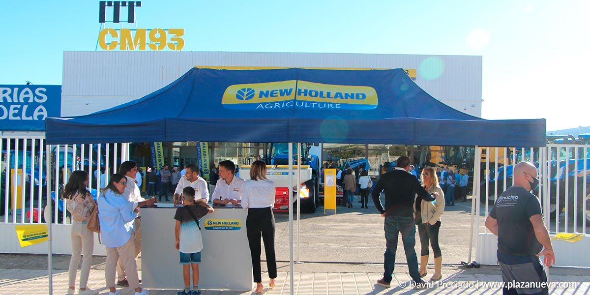 ITT CM93 New Holland carpa fachada