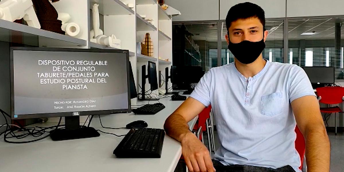Alejandro Díaz, en un fotograma de un vídeo explicativo sobre el prototipo de taburete que ha diseñado