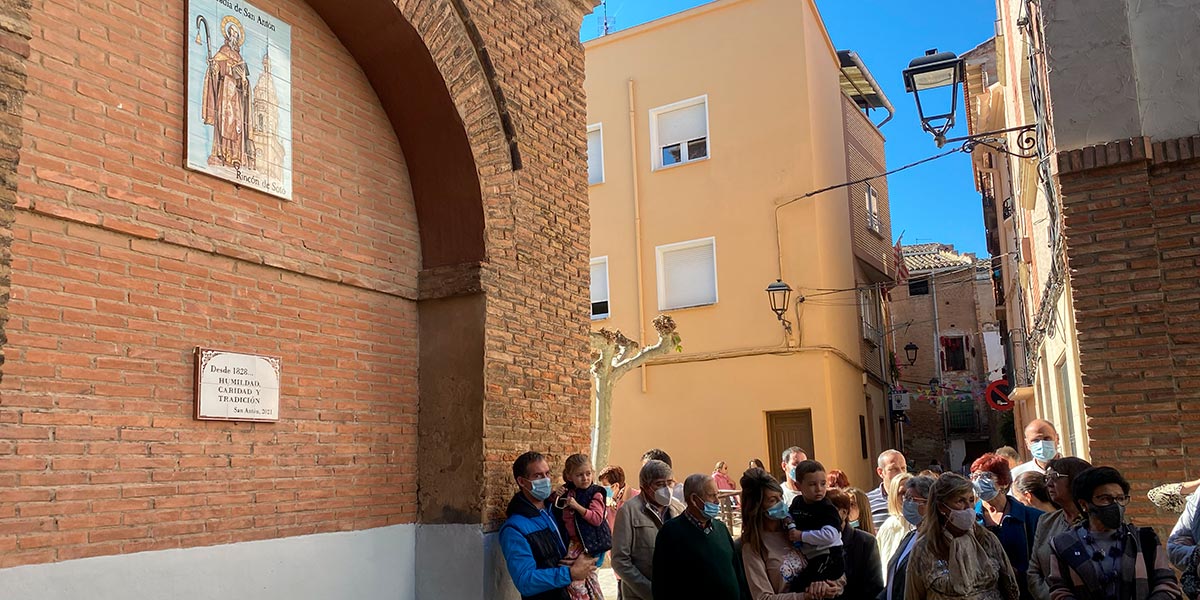 Plaza dedicada la Cofradía de San Antón de Rincón de Soto 3