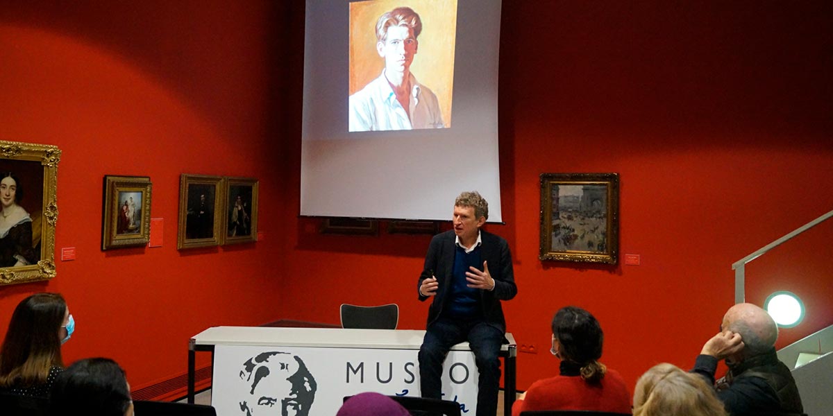 Tomás Muñoz en la inauguración de la exposición de su padre César Muñoz Sola