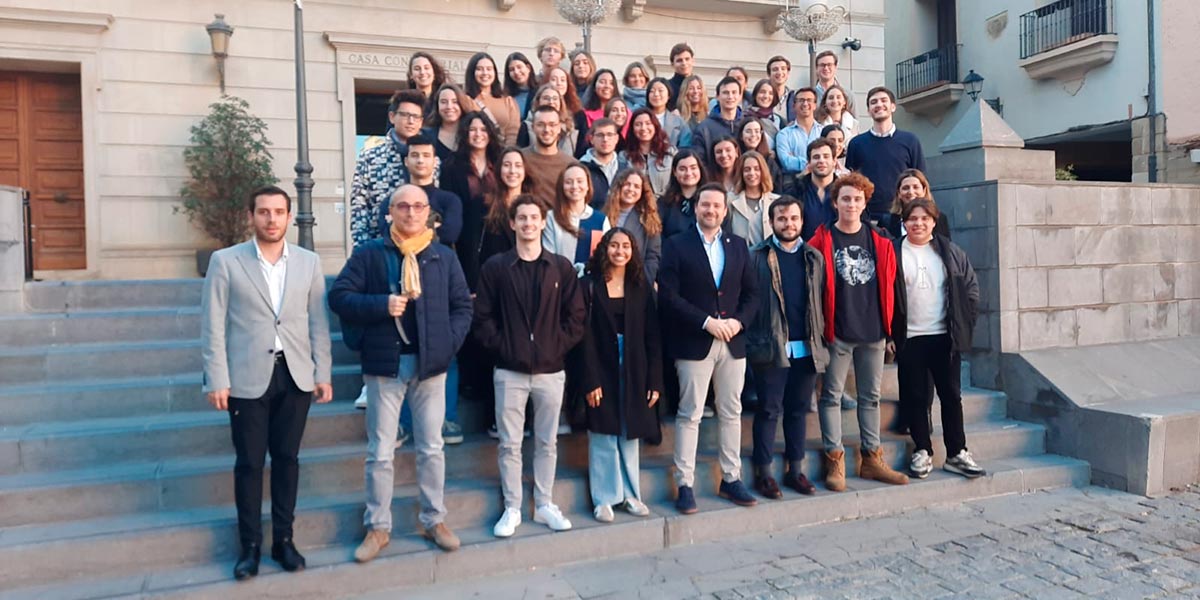 Alumnos de Arquitectura II de la Universidad de Navarra recibidos por el alcalde