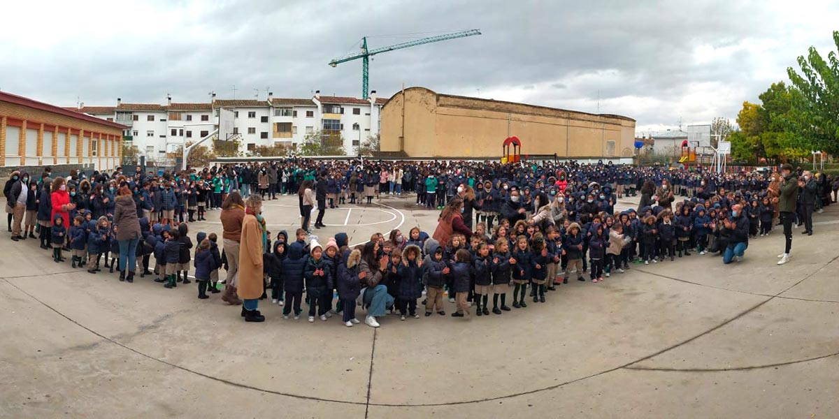 Todos los alumnos de Infantil, Primaria y Secundaria cantaron la canción de ‘Aleluya’