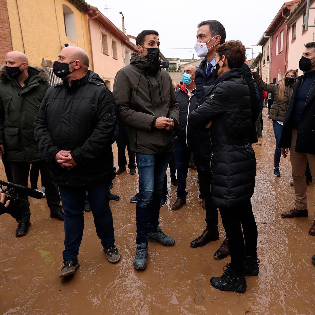 Sánchez, Chivite y Jacoste, en una calle de la localidad