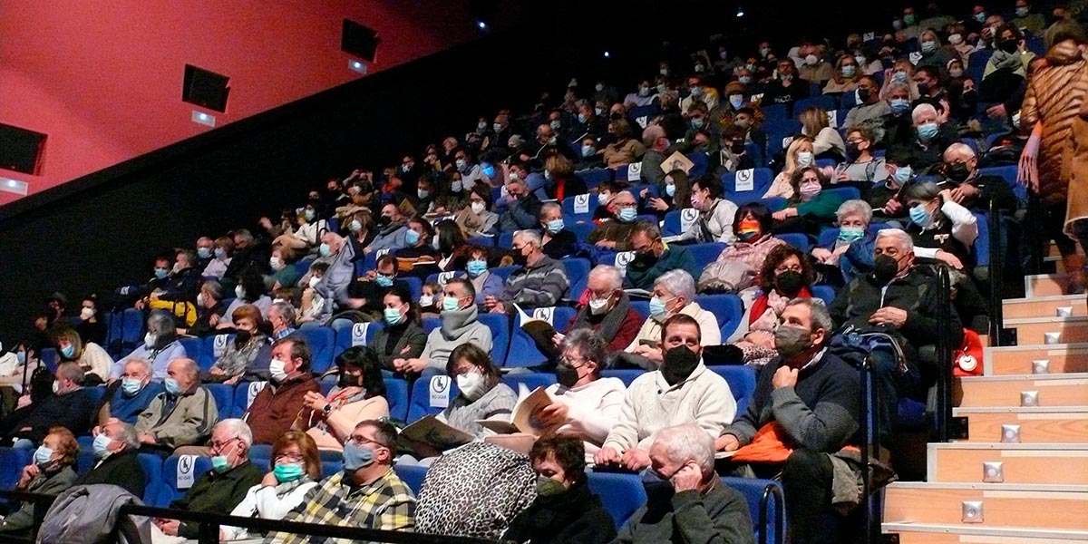 Público asistente a la presentación en el Centro Artes Avenida