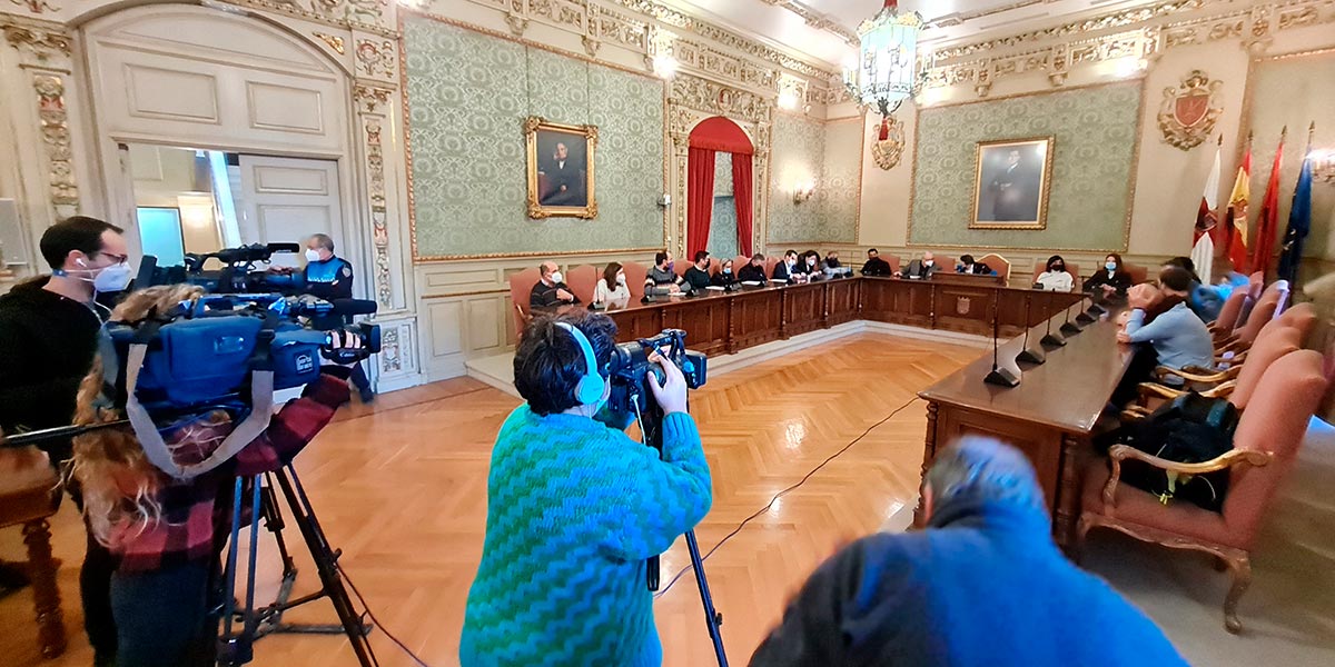 Pleno Extraordinario convocado por el Ayuntamiento de Tudela con motivo del asesinato de Sara Pina