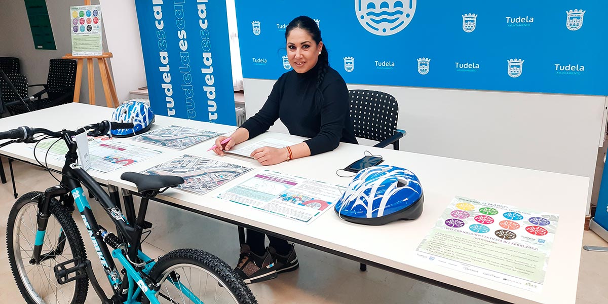 Verónica Gormedino en la presentación de los actos programados para el Día del Árbol 2022 en Tudela