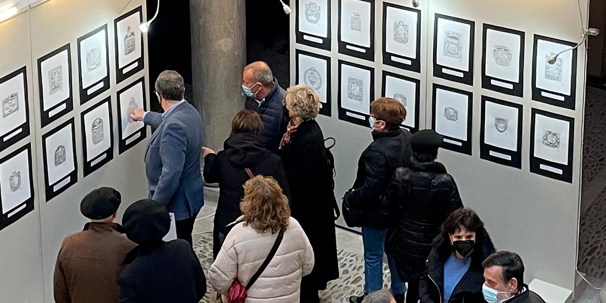 Asistentes a la exposición de Alberto Sola