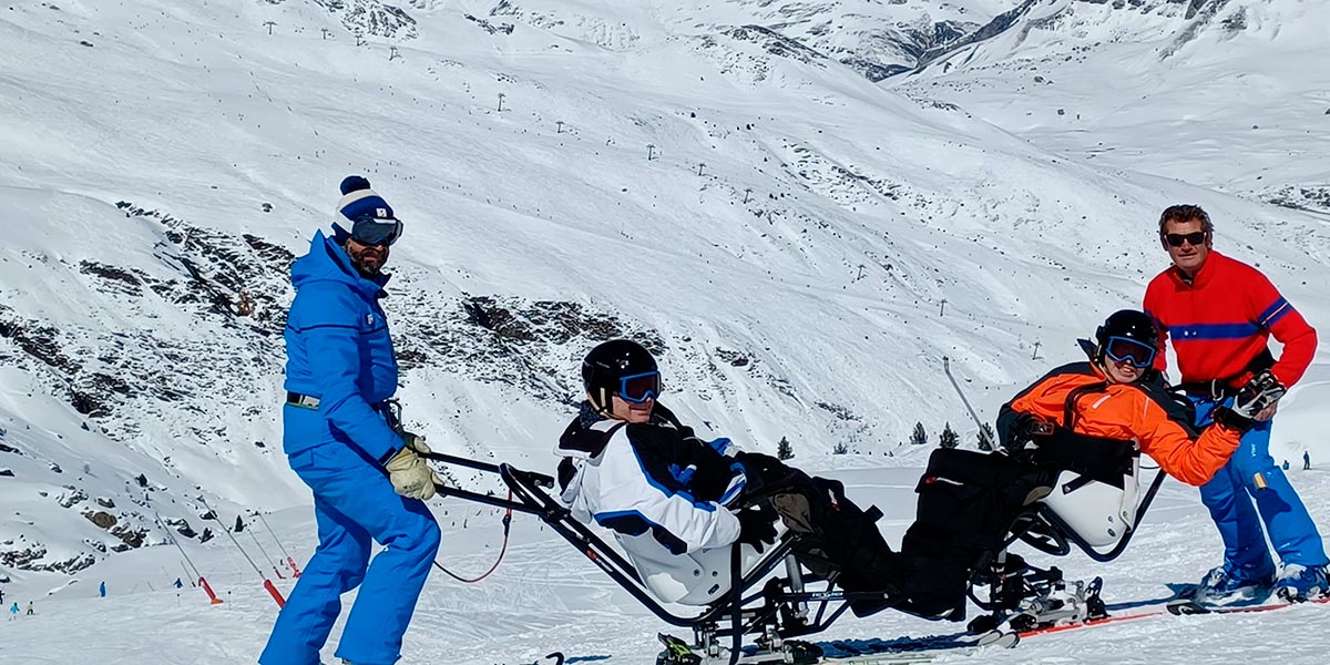 Personas con discapacidad disfrutaron de un fin de semana de esquí adaptado en Formigal de la mano de la asociación AMIMET 1