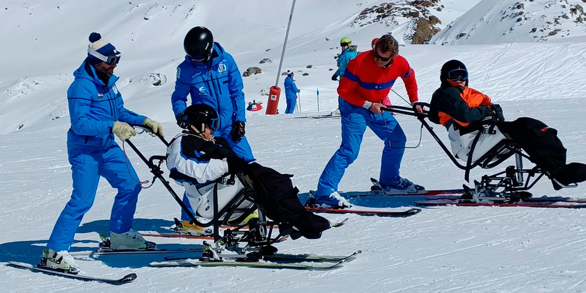 Personas con discapacidad disfrutaron de un fin de semana de esquí adaptado en Formigal de la mano de la asociación AMIMET 4