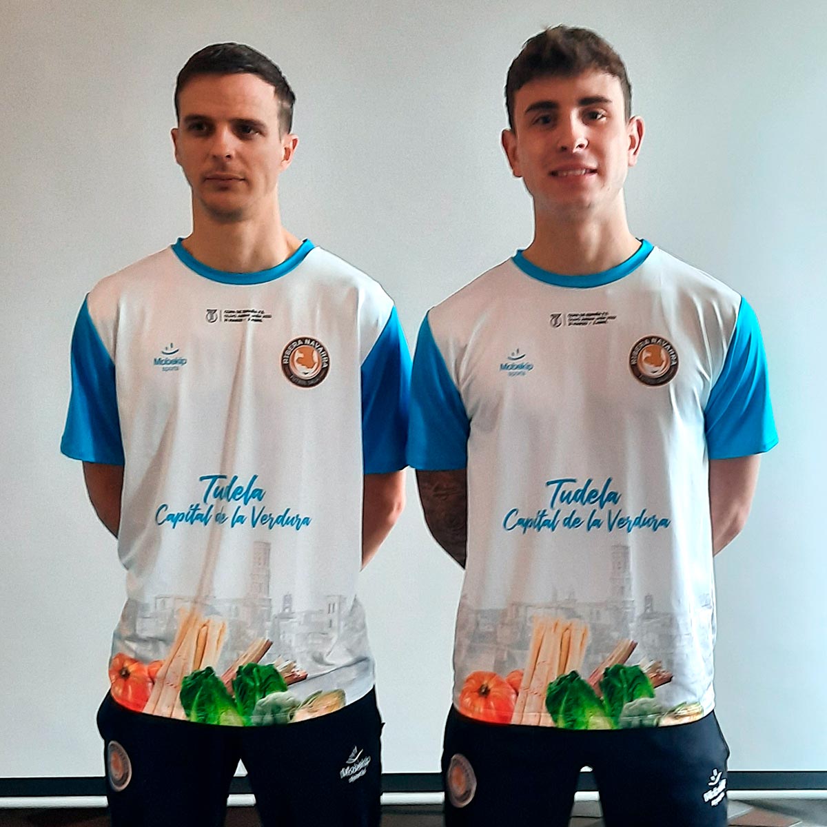 La camiseta incorpora la imagen de la ciudad y el lema ‘Tudela, capital de la Verdura’,
