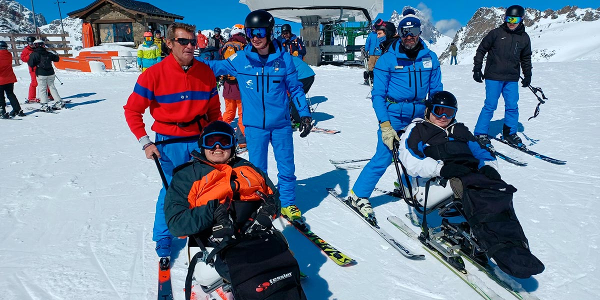 Personas con discapacidad disfrutaron de un fin de semana de esquí adaptado en Formigal de la mano de la asociación AMIMET 3