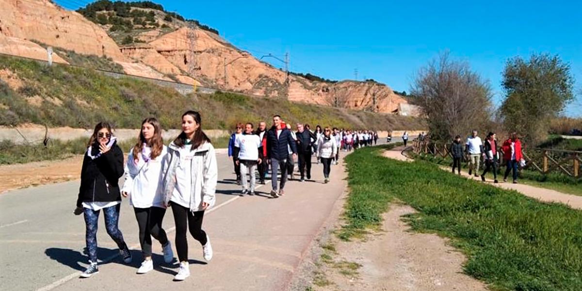 Un marcha de la marcha recorriendo la Mejana, en Tudela
