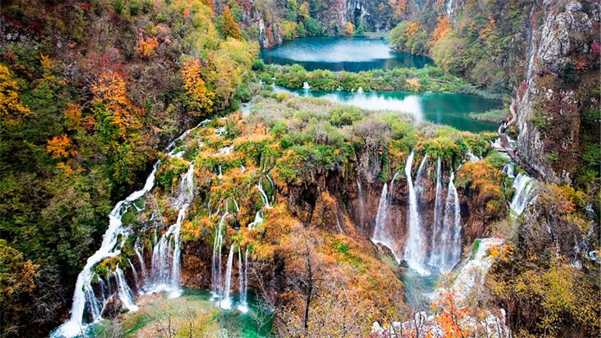 https://www.nationalgeographic.com.es/medio/2018/02/28/plitvice__1280x852.jpg
