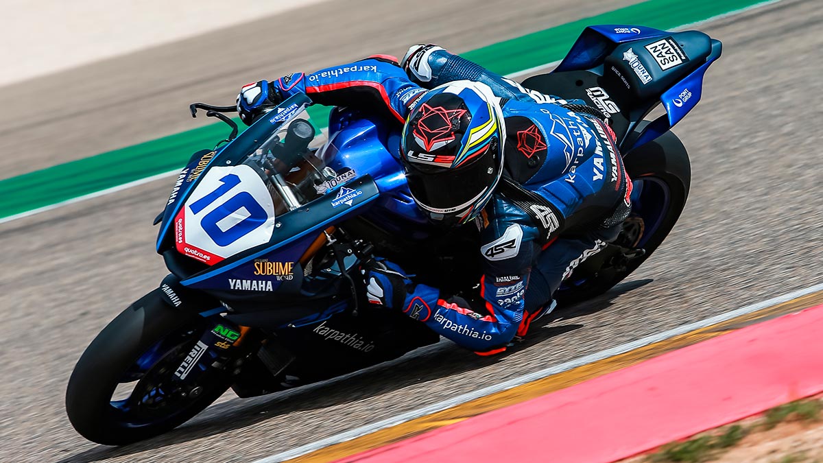 Unai Orrada pilotando en la competición en Motorlanda, Aragón