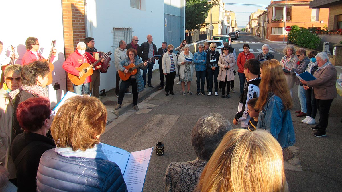 auroros cantando canciones a los comulgantes en Murchante