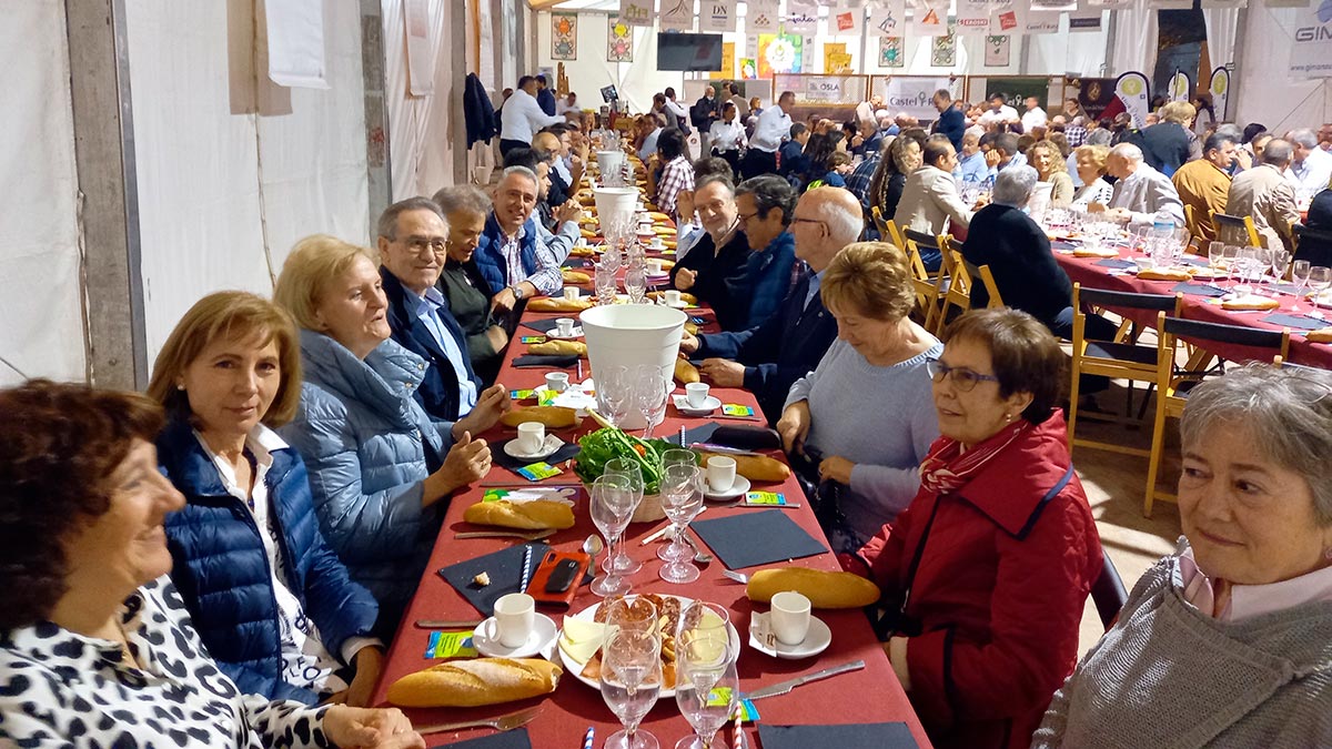 Asociación de mujeres del Barrio en la cena