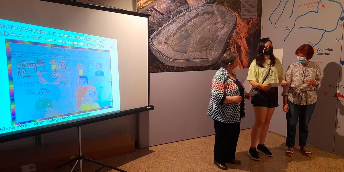 Ganadora comic  premios del I concurso “La familia que cuida al abuelo” en Alfaro