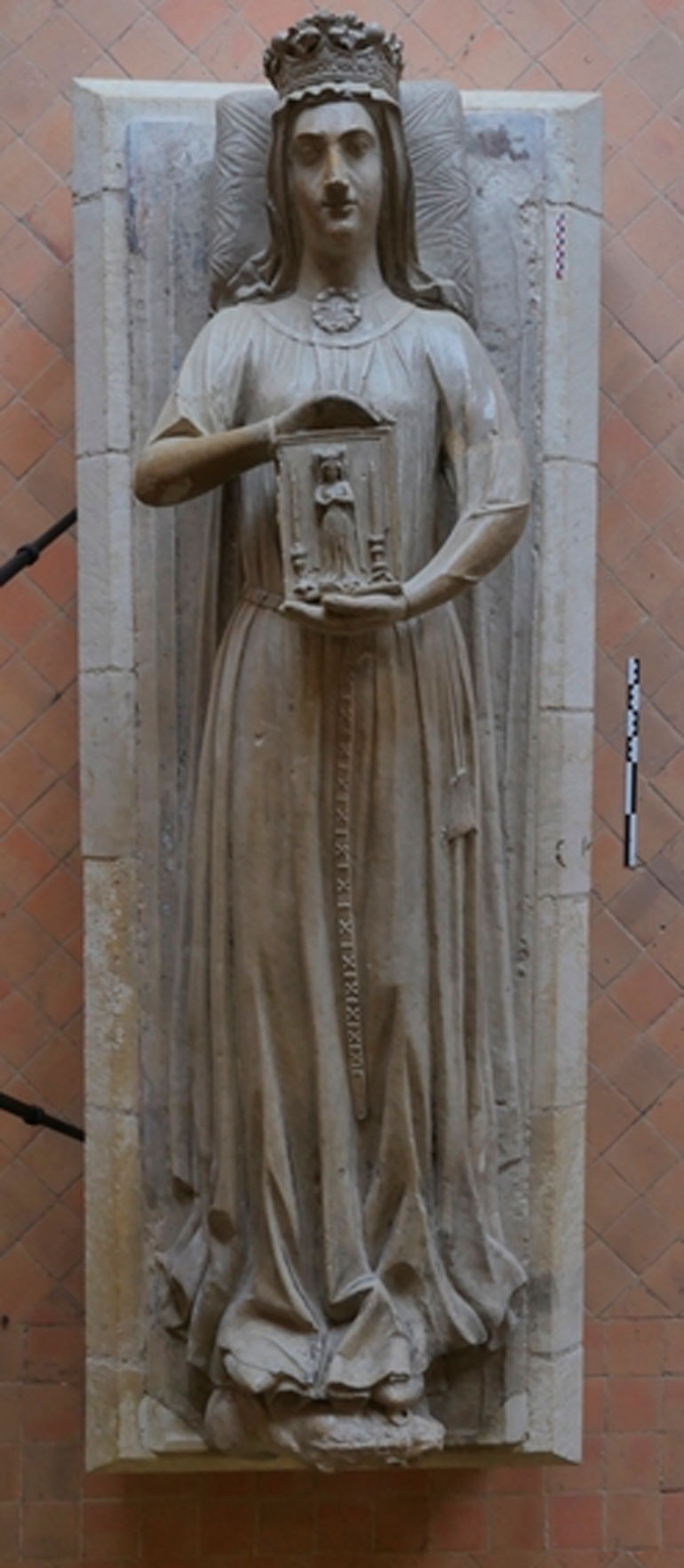 Estatua yacente de la reina Berenguela en l’Épau