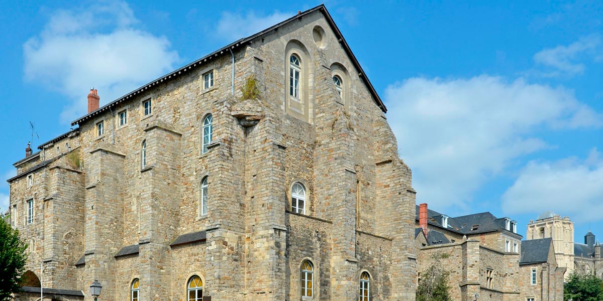 La colegiata de Saint Pierre de la Cour, el Palacio de los Condes de Le Mans y la catedral Saint Julien