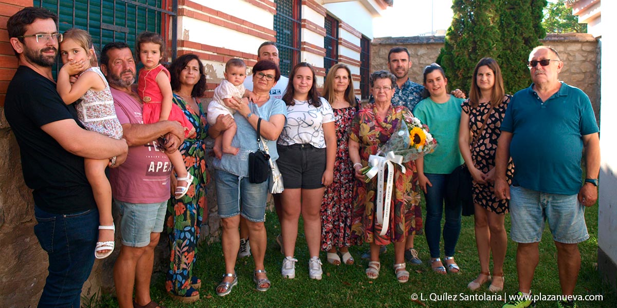 Parte de la familia Munárriz Asensio junto a su madre, abuela y bisabuela Ana Carmen Asensio Cerdán, la Abuela de Tudela