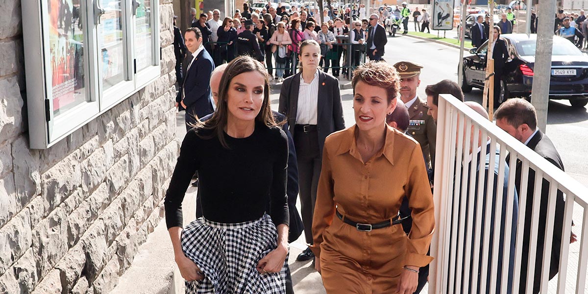 Opera Prima La Reina y la Presidenta