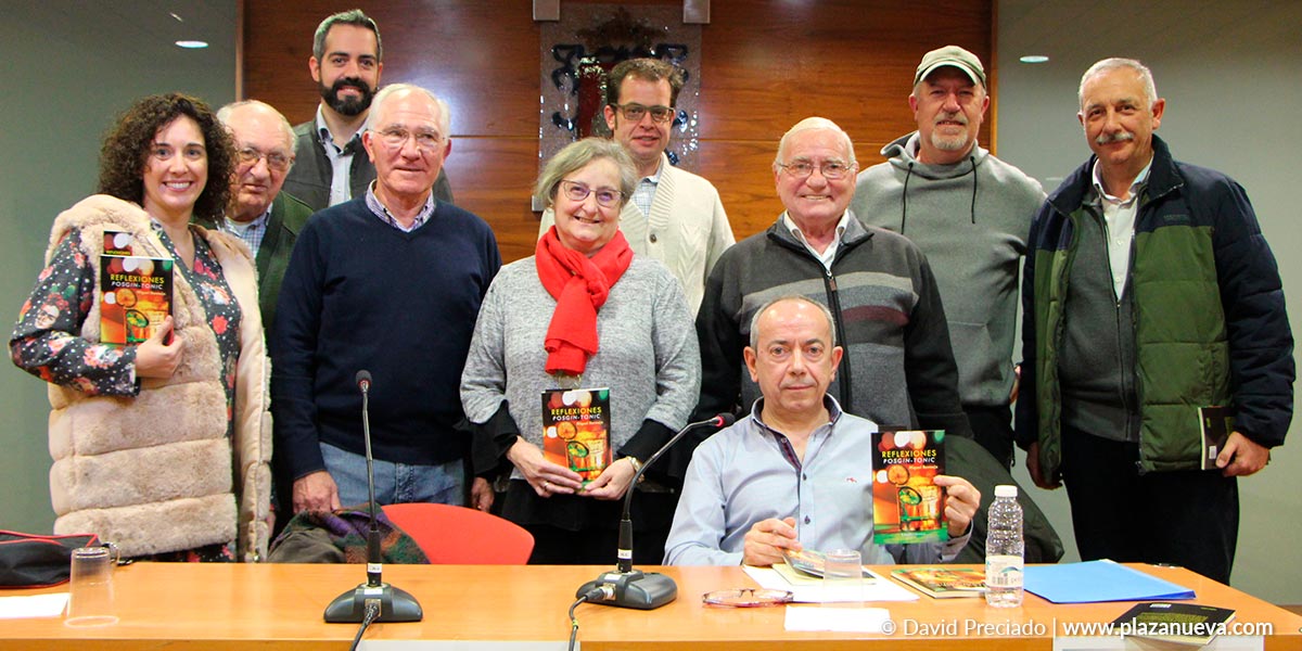 Colaboradores de Crónica de Alfaro junto a Miguel Bermejo