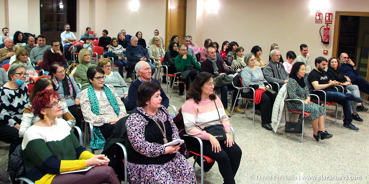 Cerca de un centenar de personas acompañaron a Miguel Bermejo en la presentación de Reflexiones Posgin tonic