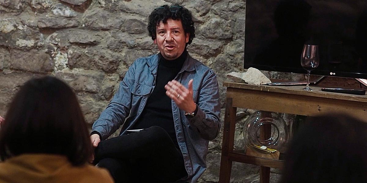 Donald Navas Zeledón en la presentación de su libro