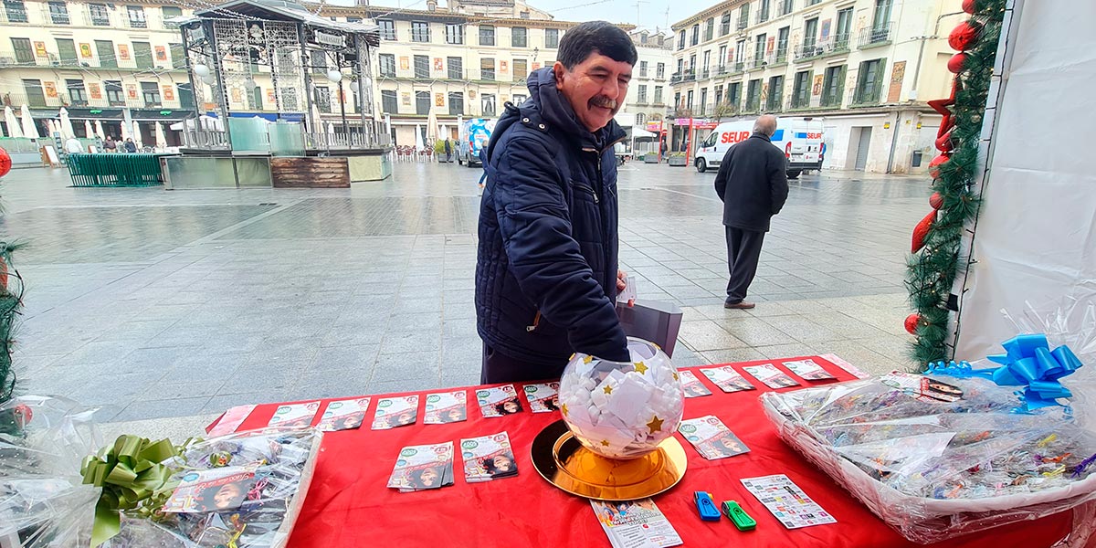 Un señor participante en la campaña Hoy es TUcc Día de Suerte