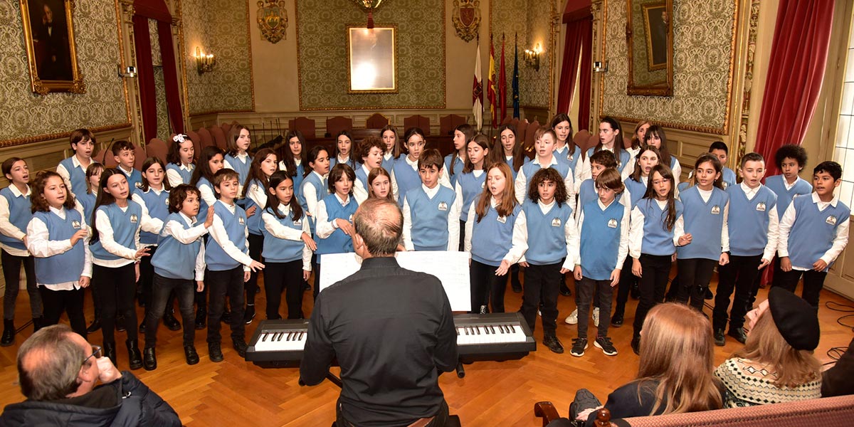 El acto terminó con la intervención del Coro del CP Griseras