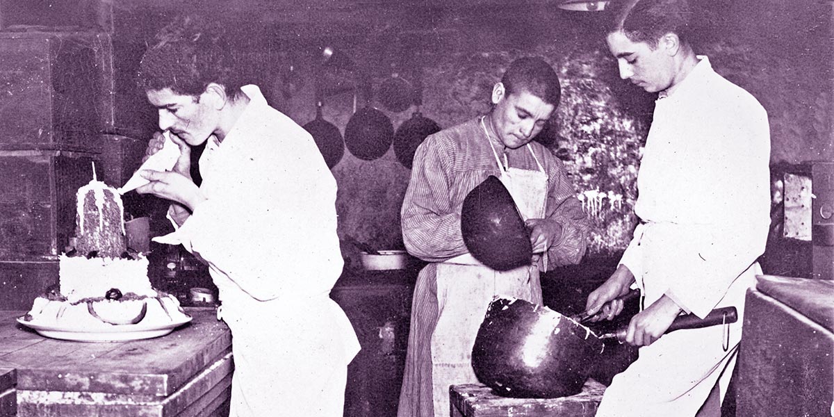Pastelería Salinas Obrador de hornillos Año 1900 (Foto  Nicolas Salinas)