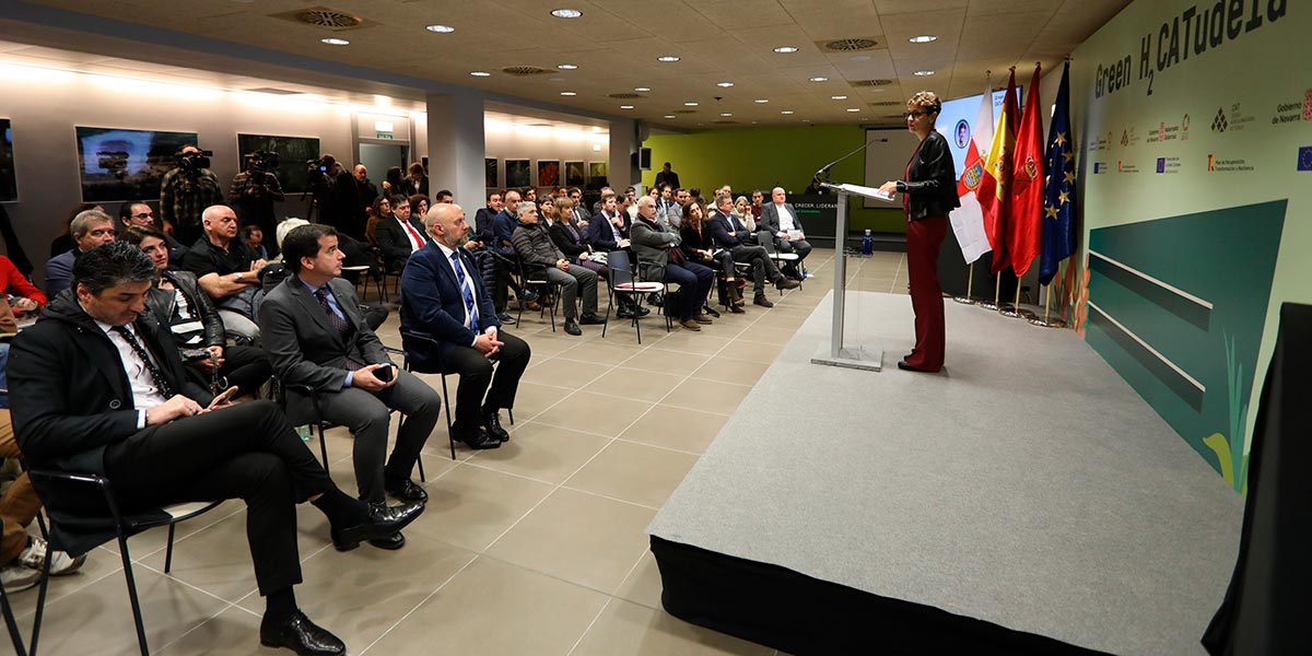 La Presidenta Chivite se dirige a las personas participantes en la jornada organizada en las instalaciones de la Ciudad Agroalimentaria de Tudela (CAT)