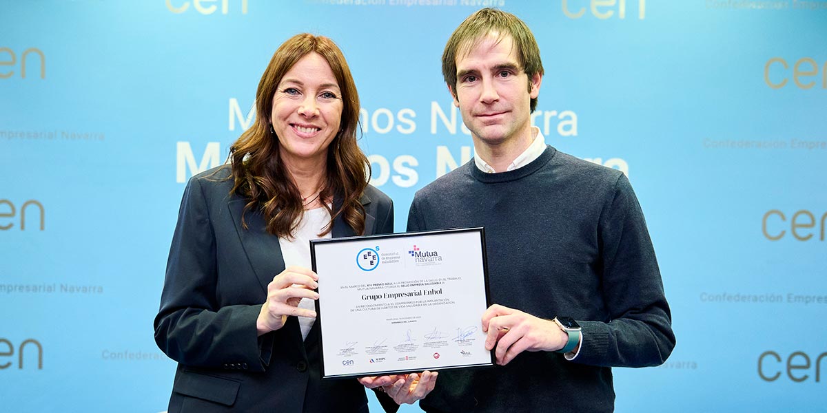Mutua premios 2023 Grupo Enhol Gema Acín e Íñigo Clemos