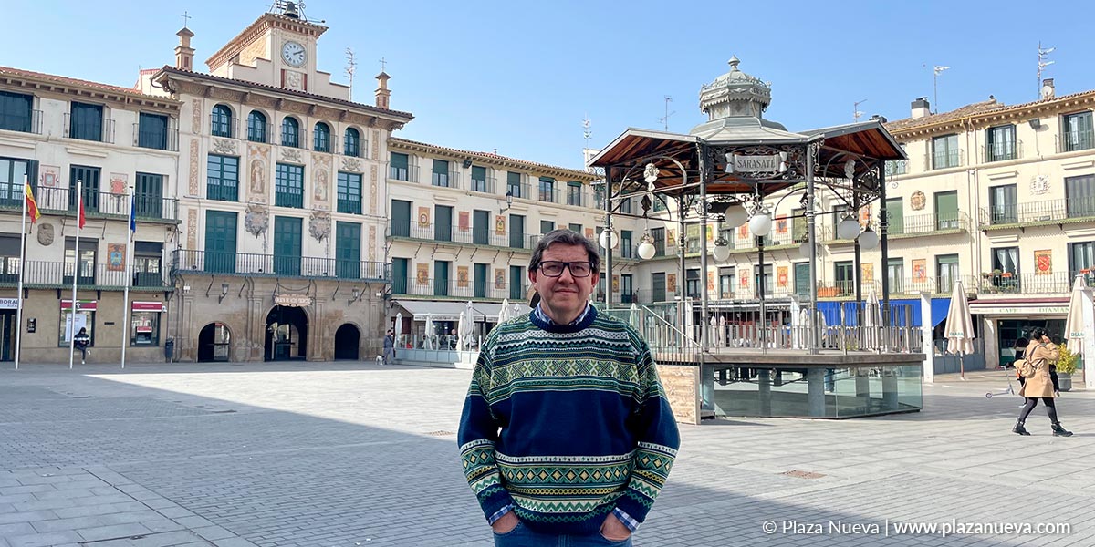 Mariano, 30 años después, rememorando la instantánea con la que se presentó con Plaza Nueva