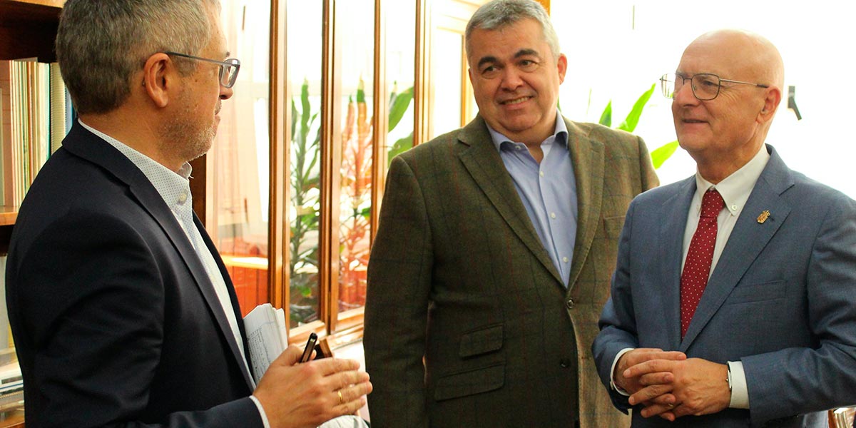 El Secretario de Estado de Medio Ambiente, Hugo Morán, el diputado por Navarra, Santos Cerdán, y el Consejero de Cohesión Territorial, Bernardo Ciriza