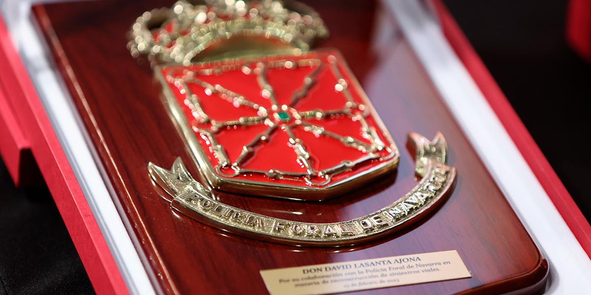 Acto institucional del Día de la Policía Foral escudo