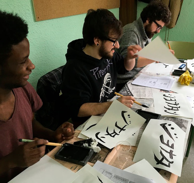 Talleres de caligrafía japonesa en la Escuela de Arte de Corella