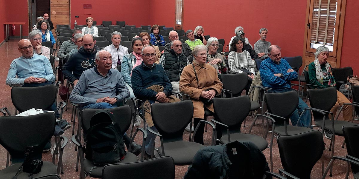 Asistentes a la ponencia de Julián Balduz Calvo