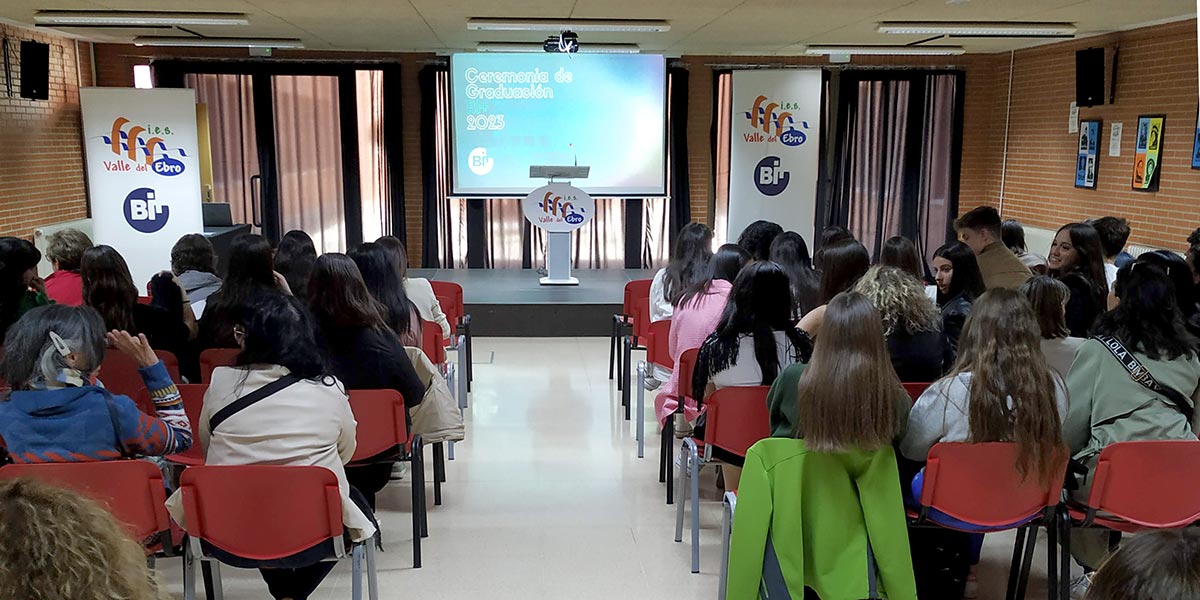 La sala del centro educativo estuvo repleta de emociones y celebración
